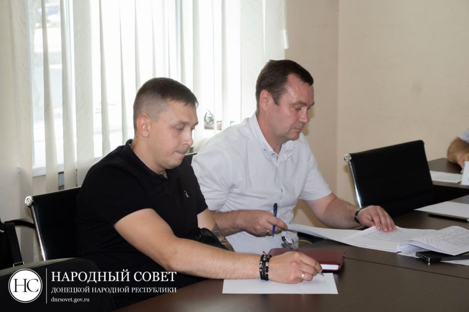 Депутаты работают над совершенствованием законодательства в транспортной сфере Депутаты работают над совершенствованием законодательства в транспортной сфере