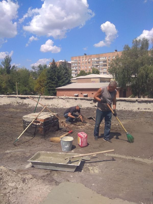 Наталья Бегуненко: Сотрудники Донецкого филиала Единого регионального фонда по управлению МКД на территории ДНР участка № 1 Петровского района выполняют работы по: Наталья Бегуненко: Сотрудники Донецкого филиала Единого регионального фонда по управлению МКД на территории ДНР участка № 1 Петровского района выполняют работы по: