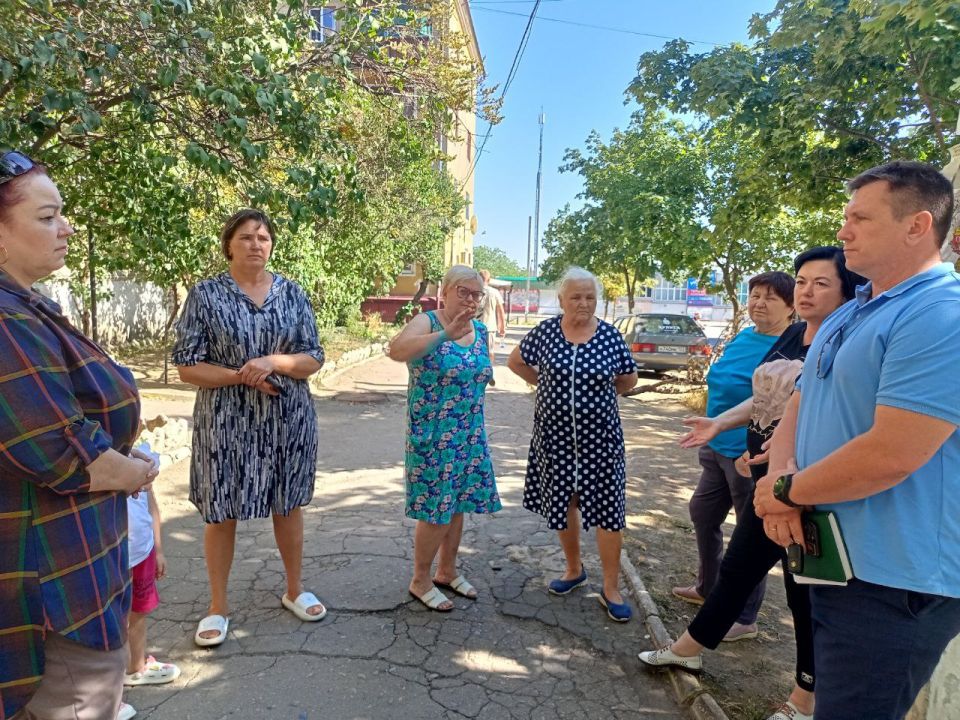 Вчера заместитель главы Администрации муниципального образования городской округ Харцызск Виктория Рогожина, провела встречи с жителями города Зугрэс и пгт Николаевка Вчера заместитель главы Администрации муниципального образования городской округ Харцызск Виктория Рогожина, провела встречи с жителями города Зугрэс и пгт Николаевка