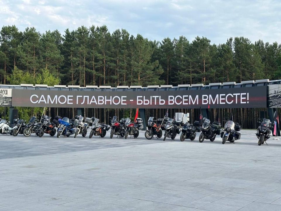 Кузбасские байкеры повезли гуманитарную помощь в Горловку Кузбасские байкеры повезли гуманитарную помощь в Горловку