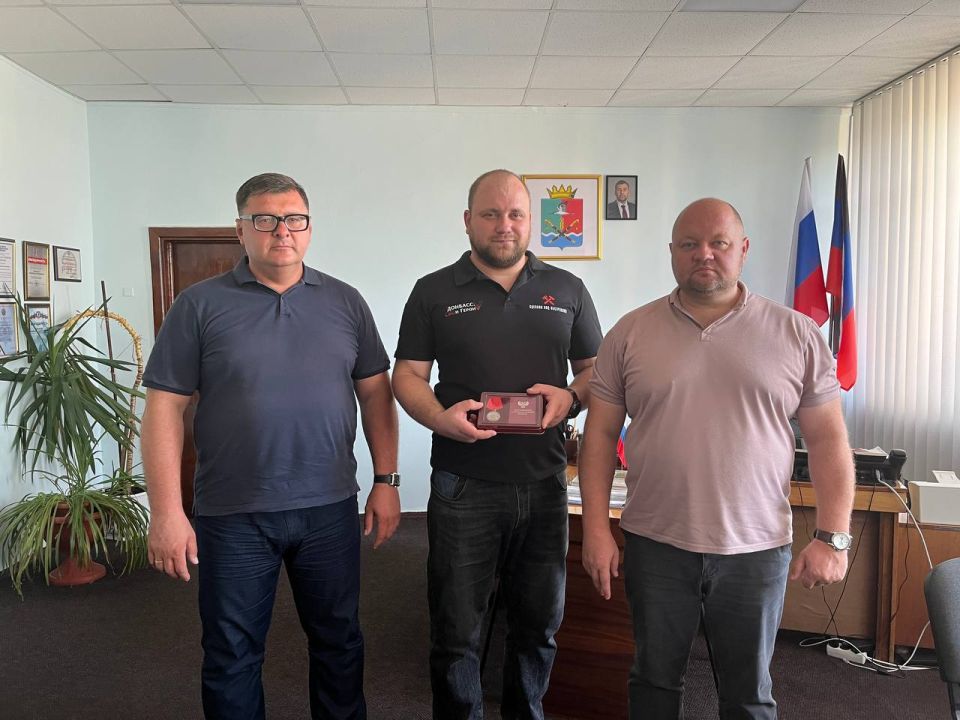 Василий Овчаров: Стал наставником нашего земляка, ветерана боевых действий Дмитрия Бутенко в рамках кадрового конкурса «Донбасс. СВОи Герои» Василий Овчаров: Стал наставником нашего земляка, ветерана боевых действий Дмитрия Бутенко в рамках кадрового конкурса «Донбасс. СВОи Герои»