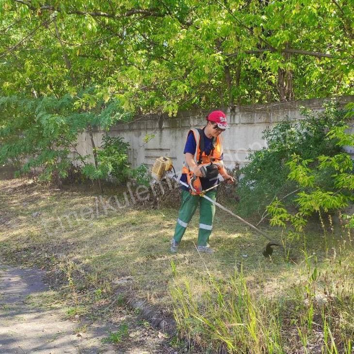 Выполняя поручения Главы ДНР Дениса Пушилина по благоустройству территории, сегодня в Будённовском районе проведены работы по покосу сорных и карантинных трав, подбору случайного мусора и вывозу веток по улицам Светлого... Выполняя поручения Главы ДНР Дениса Пушилина по благоустройству территории, сегодня в Будённовском районе проведены работы по покосу сорных и карантинных трав, подбору случайного мусора и вывозу веток по улицам Светлого...