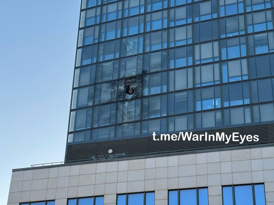 Последствия прилета ударного дрона самолетного типа по БЦ «Пушкинский» в Ворошиловском районе Донецка Последствия прилета ударного дрона самолетного типа по БЦ «Пушкинский» в Ворошиловском районе Донецка