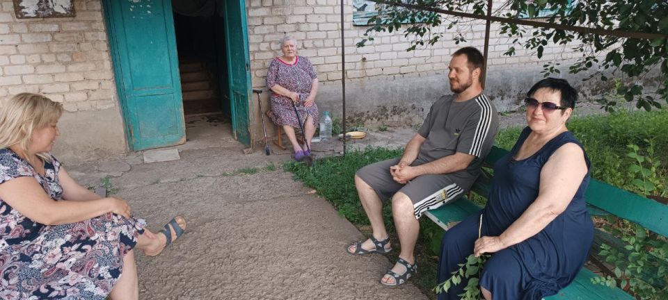 Наталья Великодная: Проведена встреча с населением в пгт Тельманово по ул.Первомайской Наталья Великодная: Проведена встреча с населением в пгт Тельманово по ул.Первомайской