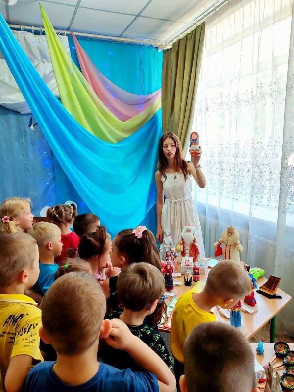 Педагоги дошкольных учреждений города уделяют особое внимание знакомству детей с культурным наследием и историей через организацию мини-музеев Педагоги дошкольных учреждений города уделяют особое внимание знакомству детей с культурным наследием и историей через организацию мини-музеев