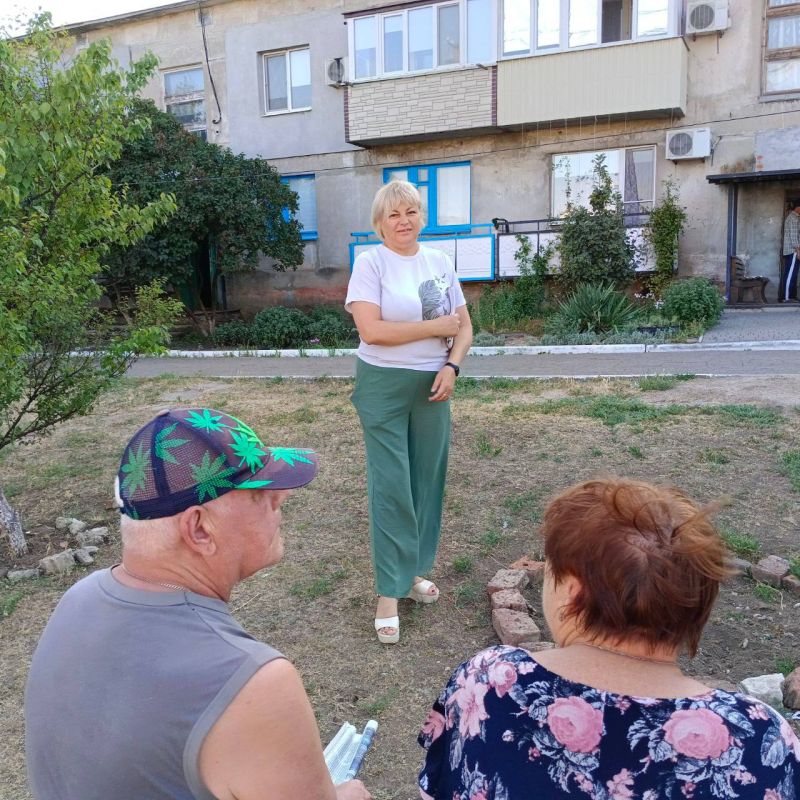 Управляющий делами Администрации Мангушского муниципального округа, координатор проекта «Управдом» Наталья Паршина провела встречу с активными жителями микрорайона Почтовый в пгт Мангуш Управляющий делами Администрации Мангушского муниципального округа, координатор проекта «Управдом» Наталья Паршина провела встречу с активными жителями микрорайона Почтовый в пгт Мангуш