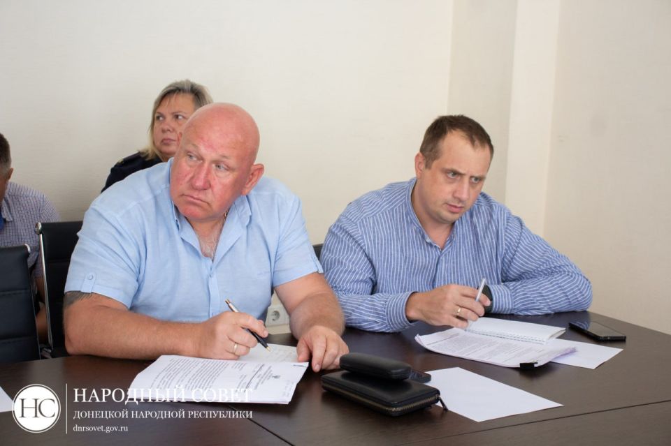 Депутаты работают над совершенствованием законодательства в транспортной сфере Депутаты работают над совершенствованием законодательства в транспортной сфере