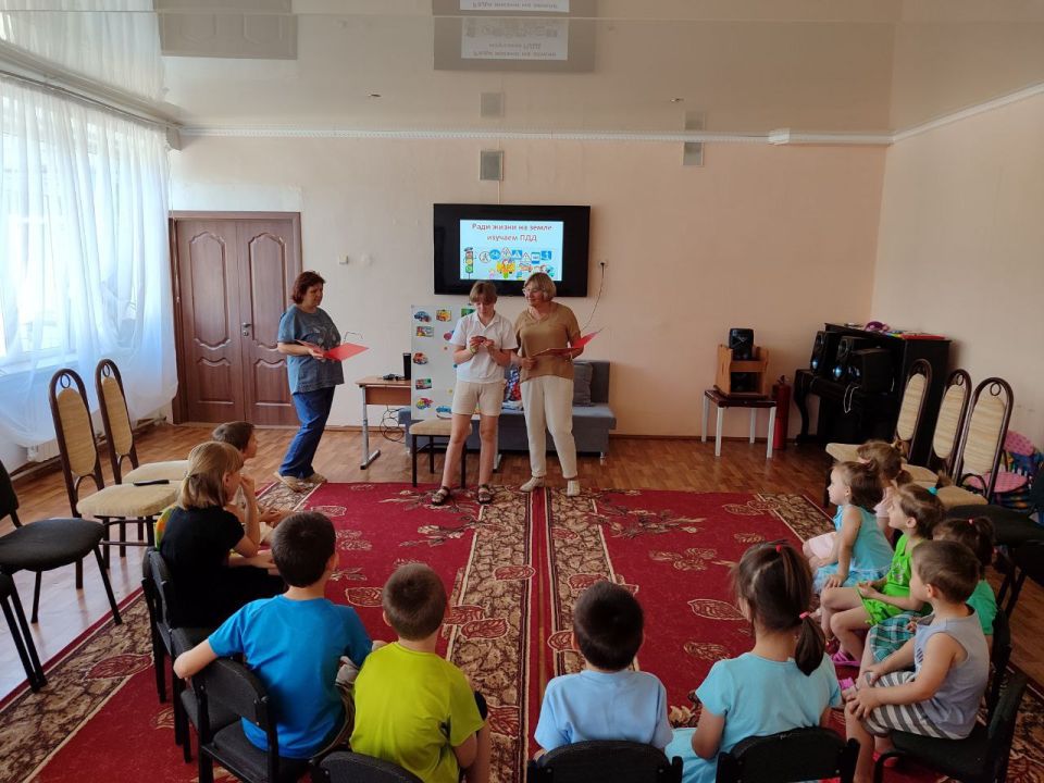 Урок безопасности «Ради жизни на земле изучаем ПДД» Урок безопасности «Ради жизни на земле изучаем ПДД»