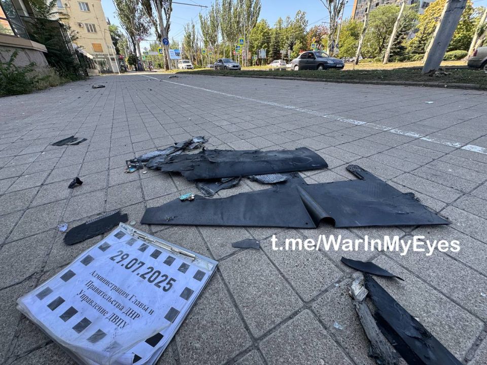 Удар по СМИ: украинские БПЛА атаковали Республиканский медиахолдинг в центре Донецка Удар по СМИ: украинские БПЛА атаковали Республиканский медиахолдинг в центре Донецка