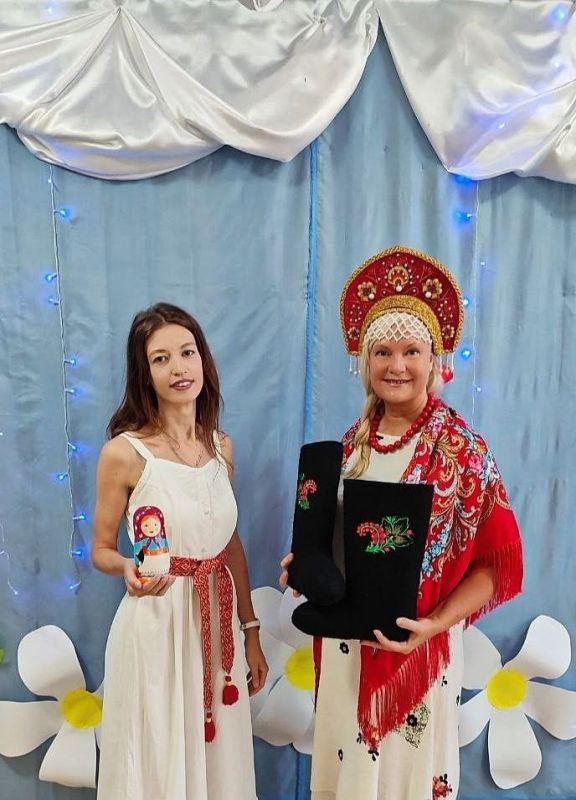Педагоги дошкольных учреждений города уделяют особое внимание знакомству детей с культурным наследием и историей через организацию мини-музеев Педагоги дошкольных учреждений города уделяют особое внимание знакомству детей с культурным наследием и историей через организацию мини-музеев