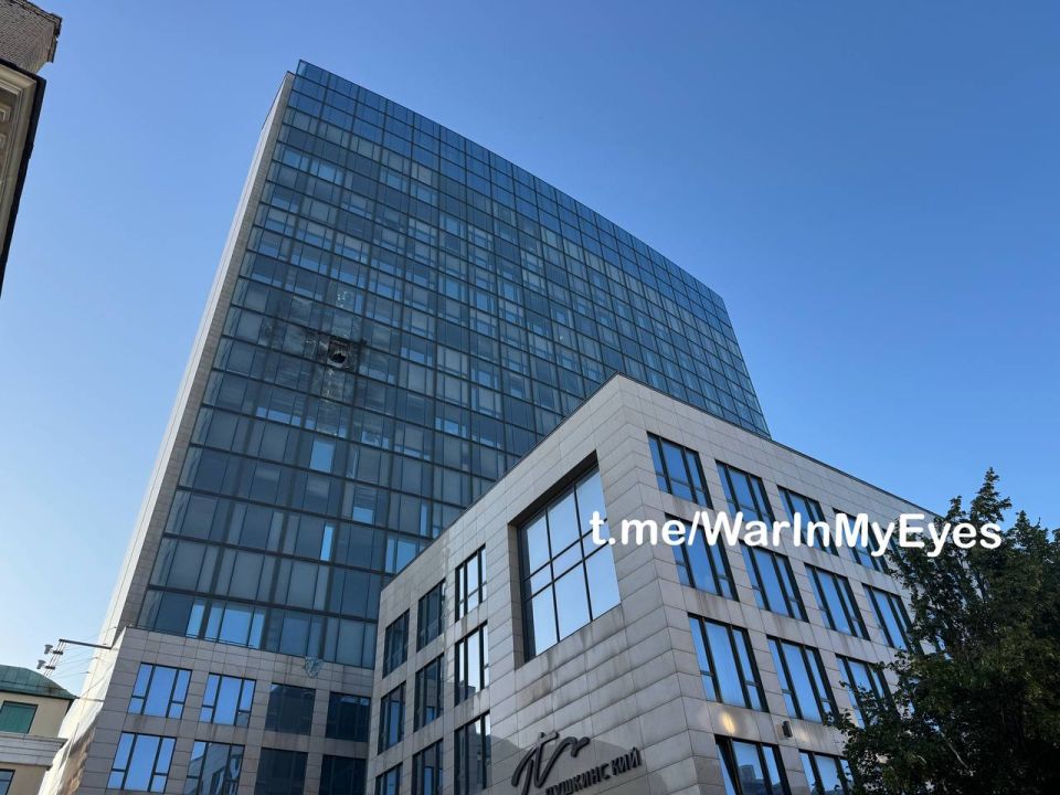 Последствия прилета ударного дрона самолетного типа по БЦ «Пушкинский» в Ворошиловском районе Донецка Последствия прилета ударного дрона самолетного типа по БЦ «Пушкинский» в Ворошиловском районе Донецка
