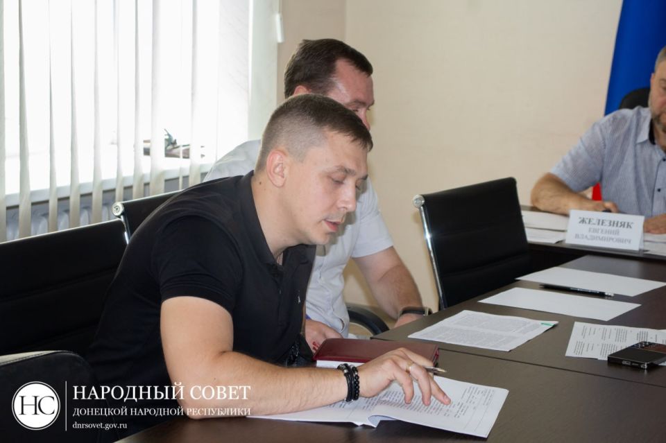 Депутаты работают над совершенствованием законодательства в транспортной сфере Депутаты работают над совершенствованием законодательства в транспортной сфере