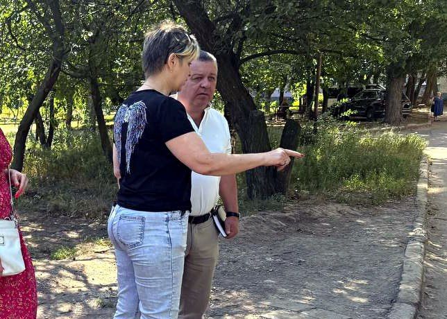 Иван Адамец: Встреча с жителями улицы Ленкоранской: обсуждение вопросов ЖКХ и благоустройства Иван Адамец: Встреча с жителями улицы Ленкоранской: обсуждение вопросов ЖКХ и благоустройства