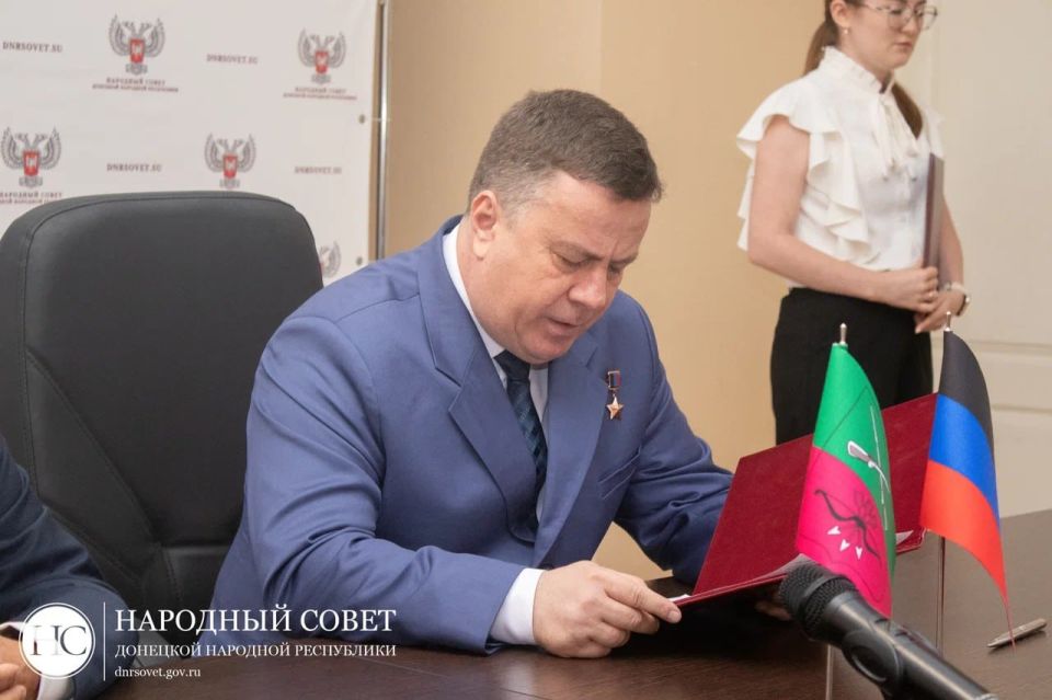 Константин Кузьмин: С коллегами из воссоединенных регионов активно развиваем межпарламентское взаимодействие! Константин Кузьмин: С коллегами из воссоединенных регионов активно развиваем межпарламентское взаимодействие!