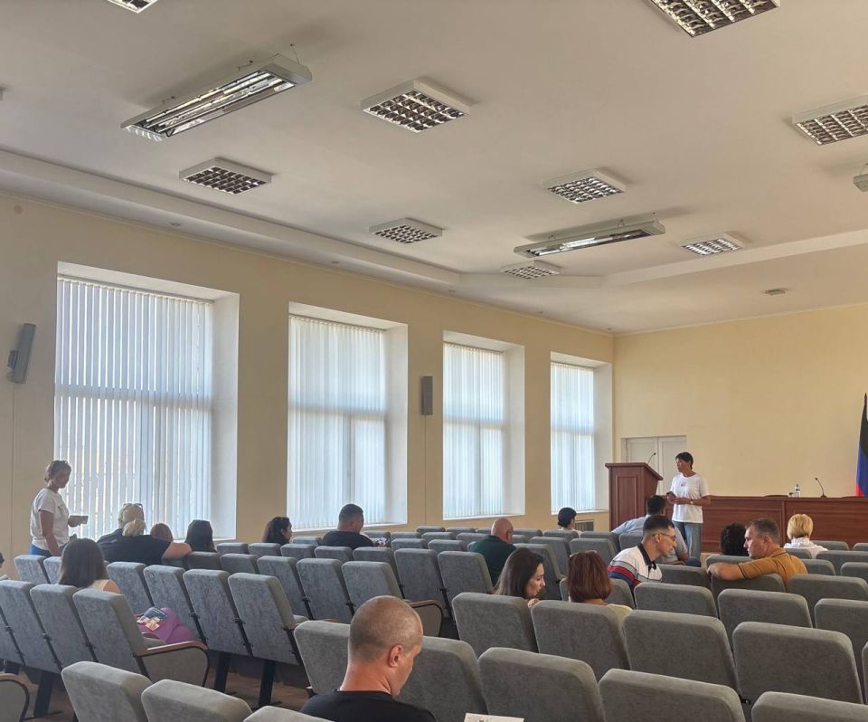 Партийный актив Мангушского округа обсудил приоритеты работы с жителями Партийный актив Мангушского округа обсудил приоритеты работы с жителями