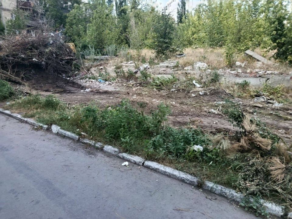 Денис Зубов: В городском округе Иловайск по инициативе и содействии администрации ГУП ДНР "Донснабкомплект" произвел подрядные работы по уборке несанкционированной стихийной свалки по адресу: ул. Шевченко, 145 (общежитие) Денис Зубов: В городском округе Иловайск по инициативе и содействии администрации ГУП ДНР "Донснабкомплект" произвел подрядные работы по уборке несанкционированной стихийной свалки по адресу: ул. Шевченко, 145 (общежитие)