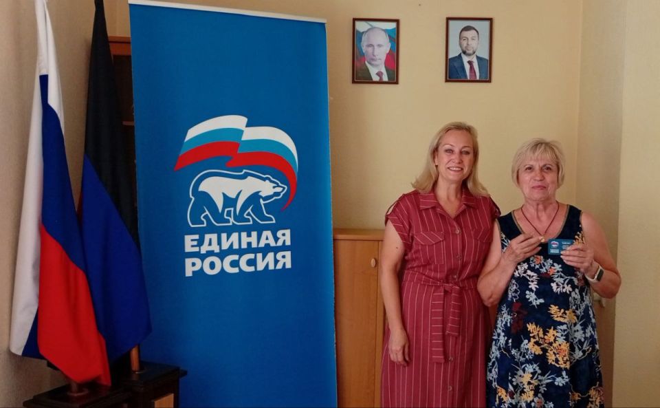 Наталья Бегуненко: В Петровском районе г. Донецка продолжается вручение партийных билетов новым партийцам ЕДИНОЙ РОССИИ Наталья Бегуненко: В Петровском районе г. Донецка продолжается вручение партийных билетов новым партийцам ЕДИНОЙ РОССИИ