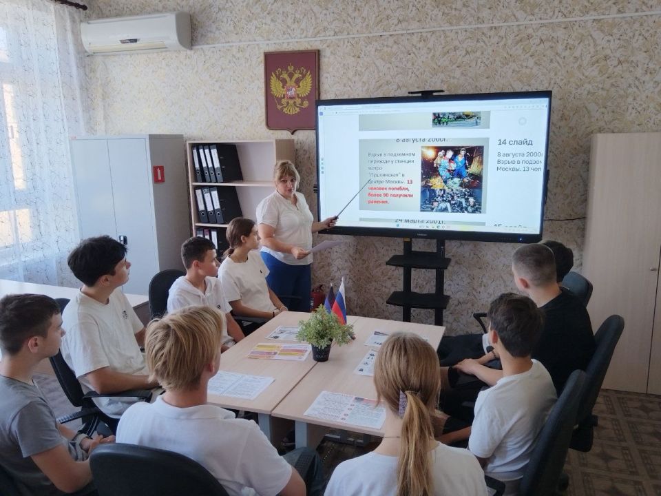 Круглый стол по теме: «Профилактика распространения экстремизма в молодежной среде» Круглый стол по теме: «Профилактика распространения экстремизма в молодежной среде»