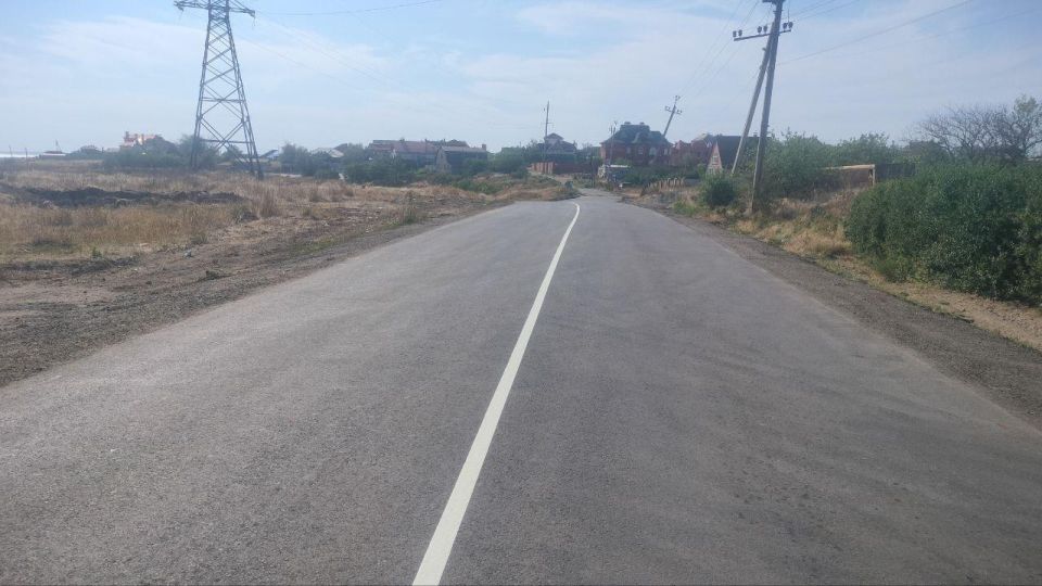 В рамках партийного проекта "Единой России" "Безопасные дороги" дорожники Подмосковья продолжают наносить разметку на участке дороги между Сопино и Виноградным В рамках партийного проекта "Единой России" "Безопасные дороги" дорожники Подмосковья продолжают наносить разметку на участке дороги между Сопино и Виноградным
