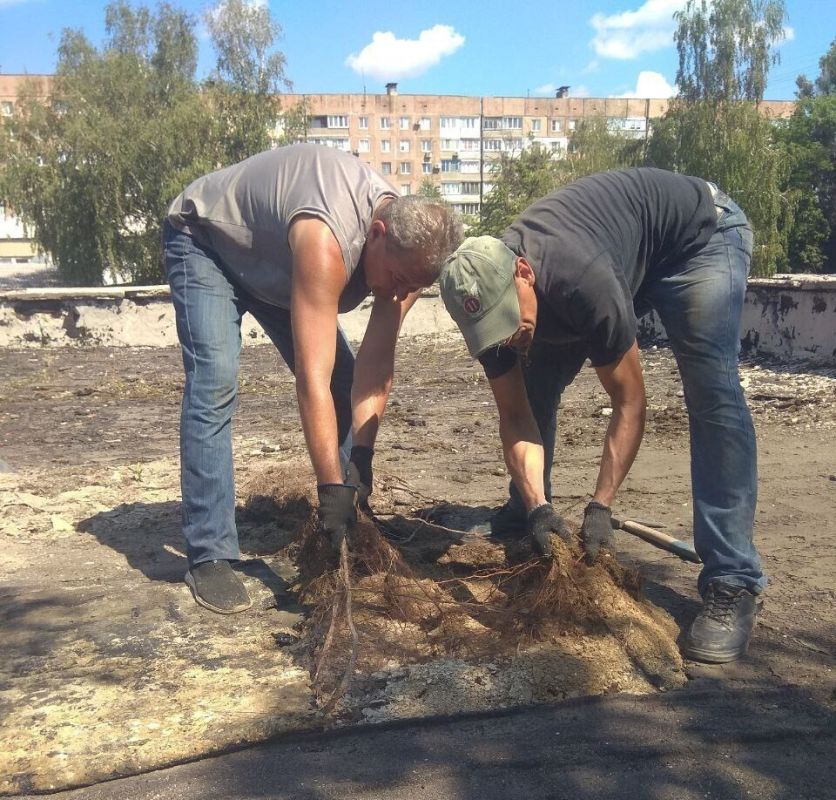 Наталья Бегуненко: Сотрудники Донецкого филиала Единого регионального фонда по управлению МКД на территории ДНР участка № 1 Петровского района выполняют работы по: Наталья Бегуненко: Сотрудники Донецкого филиала Единого регионального фонда по управлению МКД на территории ДНР участка № 1 Петровского района выполняют работы по: