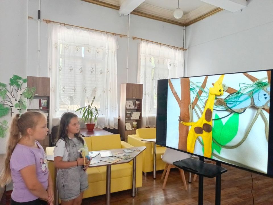 Дружба - это те отношения, в которые человек погружается ещё в детстве Дружба - это те отношения, в которые человек погружается ещё в детстве