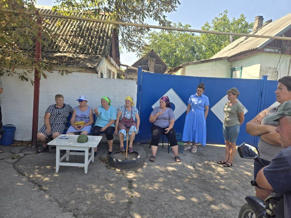 Во исполнение поручения Главы Донецкой Народной Республики Дениса Владимировича Пушилина о ведении постоянного диалога с людьми, сегодня, 30.07.2025, глава муниципального образования городского округа Дебальцево Сергей... Во исполнение поручения Главы Донецкой Народной Республики Дениса Владимировича Пушилина о ведении постоянного диалога с людьми, сегодня, 30.07.2025, глава муниципального образования городского округа Дебальцево Сергей...