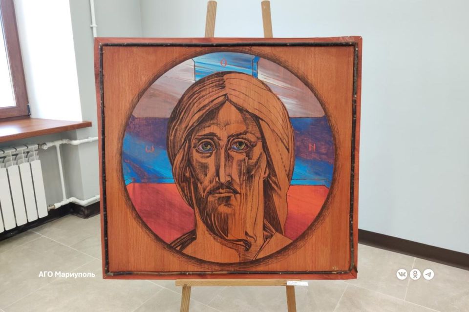 В мариупольском краеведческом музее открылась выставка «С нами бог!», где представлены 69 работ московских и мариупольских художников В мариупольском краеведческом музее открылась выставка «С нами бог!», где представлены 69 работ московских и мариупольских художников