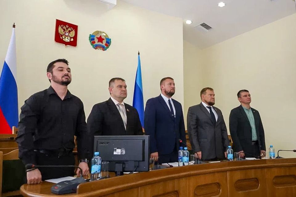 Виктор Водолацкий: Сегодня в рамках пленарного заседания Народного Совета Луганской Народной Республики выступил перед депутатским корпусом, рассказал об основных итогах работы Государственной Думы в период весенней сессии и... Виктор Водолацкий: Сегодня в рамках пленарного заседания Народного Совета Луганской Народной Республики выступил перед депутатским корпусом, рассказал об основных итогах работы Государственной Думы в период весенней сессии и...