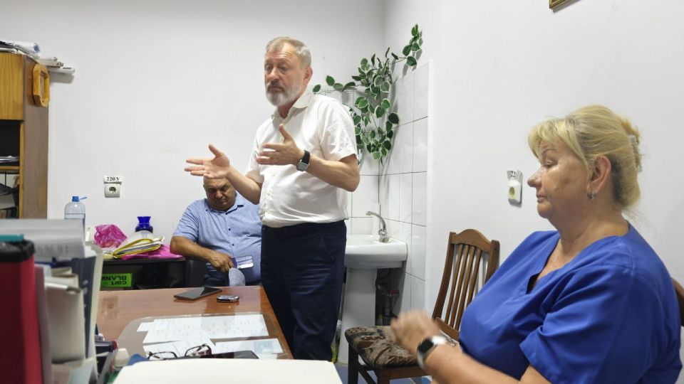Глава Мангушского муниципального округа Борис Владимирович Трима встретился с работниками здравоохранения в поселке Ялта: решаем вопросы вместе! Глава Мангушского муниципального округа Борис Владимирович Трима встретился с работниками здравоохранения в поселке Ялта: решаем вопросы вместе!