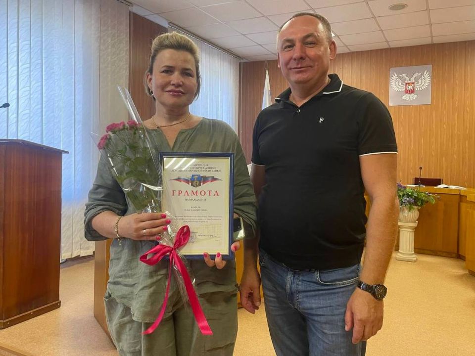 Сегодня руководитель Управы Буденновского внутригородского района Администрации городского округа Донецк Михаил Меренков провел аппаратное совещание с участием депутата Народного совета Донецкой Народной Республики Юрия... Сегодня руководитель Управы Буденновского внутригородского района Администрации городского округа Донецк Михаил Меренков провел аппаратное совещание с участием депутата Народного совета Донецкой Народной Республики Юрия...