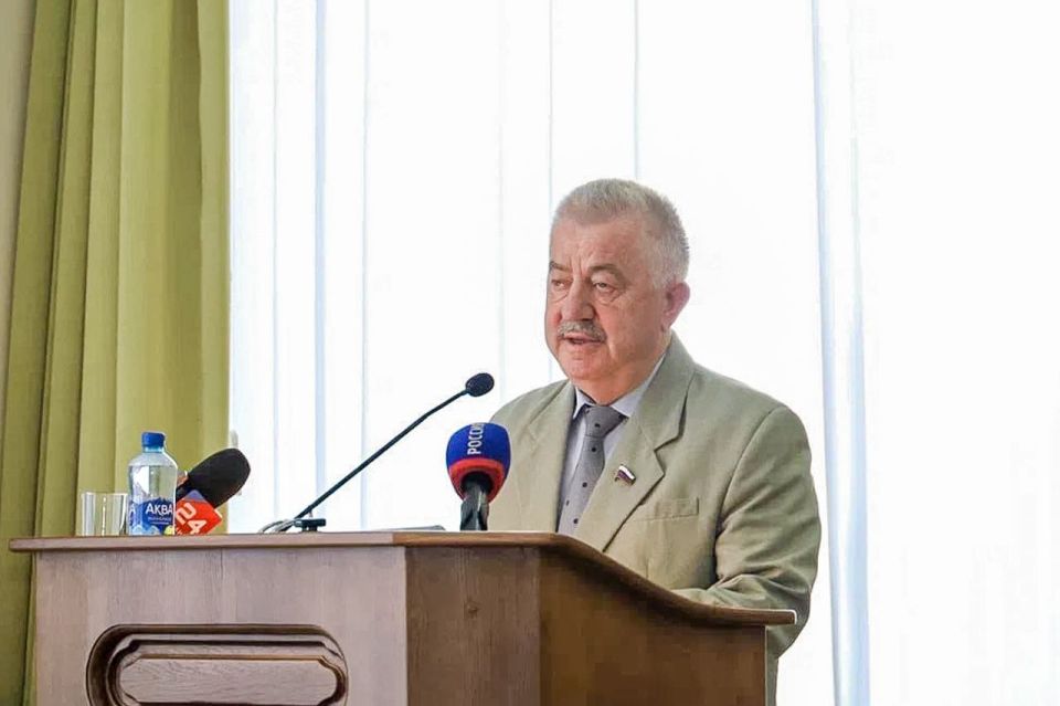 Виктор Водолацкий: Сегодня в рамках пленарного заседания Народного Совета Луганской Народной Республики выступил перед депутатским корпусом, рассказал об основных итогах работы Государственной Думы в период весенней сессии и... Виктор Водолацкий: Сегодня в рамках пленарного заседания Народного Совета Луганской Народной Республики выступил перед депутатским корпусом, рассказал об основных итогах работы Государственной Думы в период весенней сессии и...
