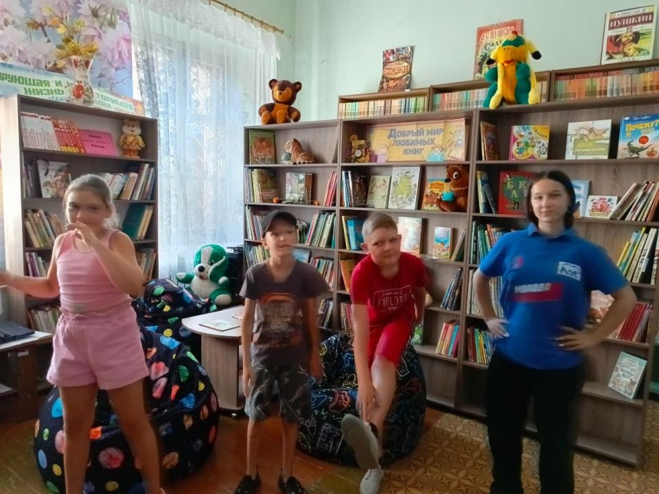 Дружба - это те отношения, в которые человек погружается ещё в детстве Дружба - это те отношения, в которые человек погружается ещё в детстве