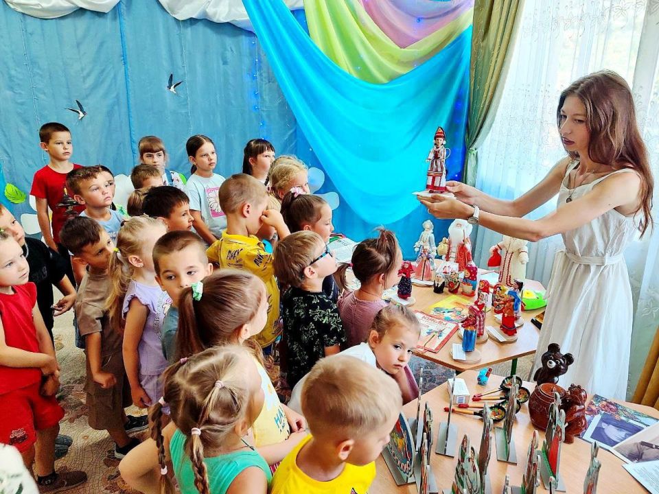 Выставка "Музея русской культуры" в Торезе: Погружение в традиции Выставка "Музея русской культуры" в Торезе: Погружение в традиции