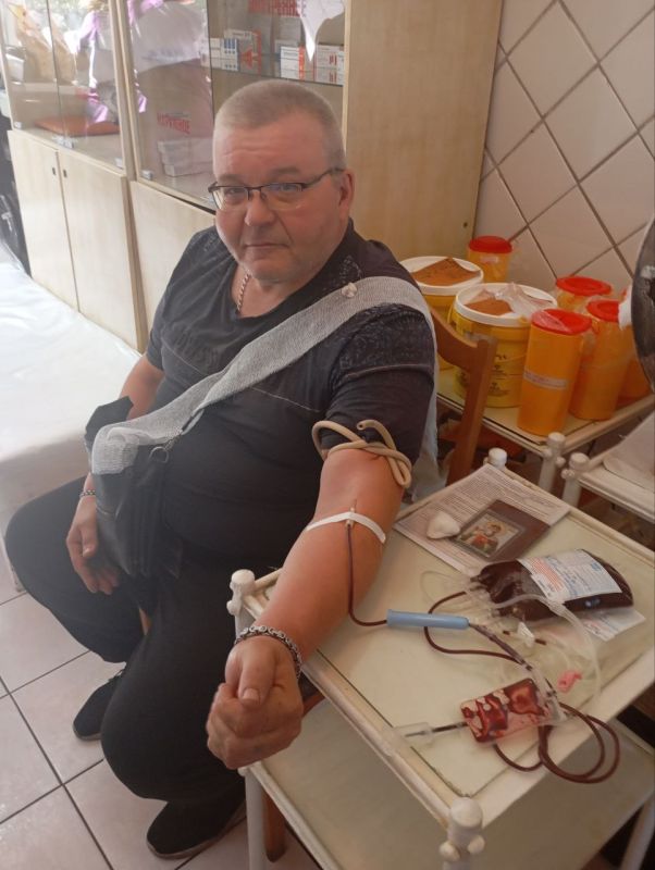 В преддверии профессионального праздника железнодорожники Дебальцевского узла приняли участие в традиционной акции по безвозмездной сдаче крови В преддверии профессионального праздника железнодорожники Дебальцевского узла приняли участие в традиционной акции по безвозмездной сдаче крови