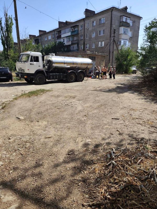 Виктория Жукова: По поручению Главы Республики Дениса Пушилина при содействии депутата НС ДНР Максима Королюка организовали подвоз воды г. Зугрэс, Ленинградская,4 а. Если на данный адрес не будет доходить вода, до конца... Виктория Жукова: По поручению Главы Республики Дениса Пушилина при содействии депутата НС ДНР Максима Королюка организовали подвоз воды г. Зугрэс, Ленинградская,4 а. Если на данный адрес не будет доходить вода, до конца...