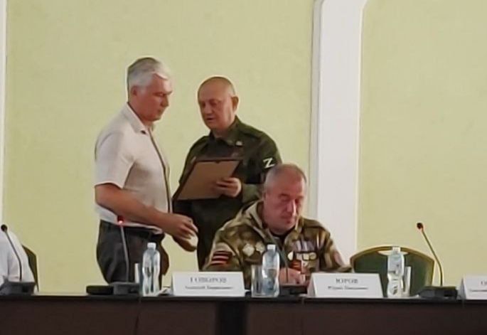 Дмитрий Огилец: Зачитал приветственный адрес Председателя Народного Совета участникам конференции и вручил Благодарность организаторам мероприятия Дмитрий Огилец: Зачитал приветственный адрес Председателя Народного Совета участникам конференции и вручил Благодарность организаторам мероприятия