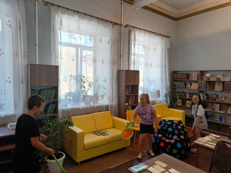 Дружба - это те отношения, в которые человек погружается ещё в детстве Дружба - это те отношения, в которые человек погружается ещё в детстве