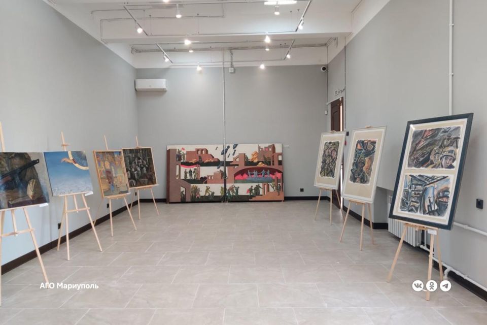 В мариупольском краеведческом музее открылась выставка «С нами бог!», где представлены 69 работ московских и мариупольских художников В мариупольском краеведческом музее открылась выставка «С нами бог!», где представлены 69 работ московских и мариупольских художников