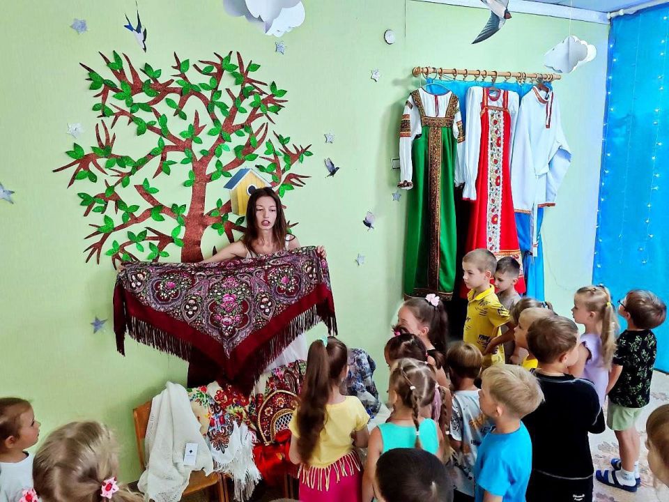 Выставка "Музея русской культуры" в Торезе: Погружение в традиции Выставка "Музея русской культуры" в Торезе: Погружение в традиции