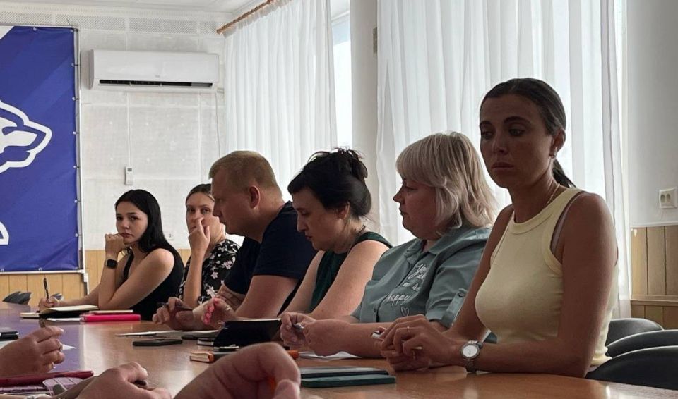 30 июля первый заместитель главы администрации городского округа Дебальцево Максим Владимирович Вельма провёл рабочее совещание с руководителями управлений, отделов и секторов администрации городского округа Дебальцево 30 июля первый заместитель главы администрации городского округа Дебальцево Максим Владимирович Вельма провёл рабочее совещание с руководителями управлений, отделов и секторов администрации городского округа Дебальцево