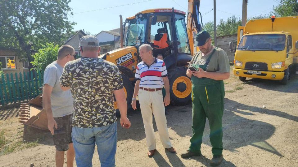 Продолжаются сходы с жителями Ленинского района города Донецка Продолжаются сходы с жителями Ленинского района города Донецка