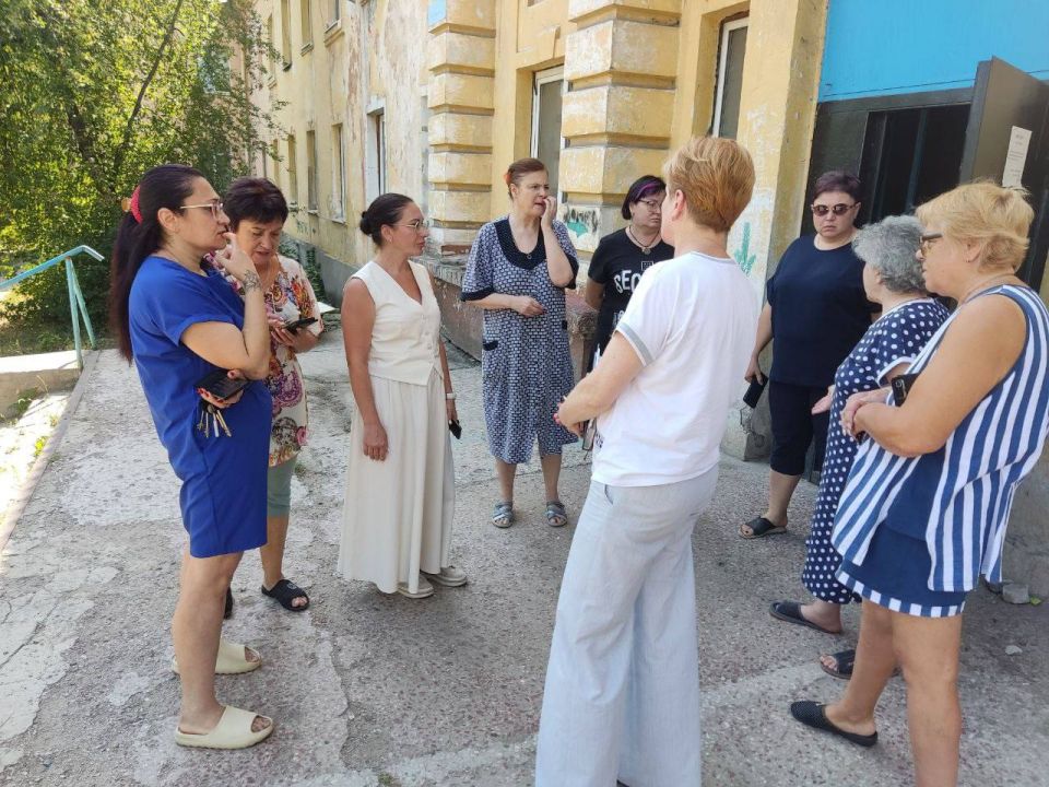 По поручению Главы ДНР Дениса Пушилина 30.07.2025 по адресу: г. Донецк, ул. Куприна, д. 52 состоялась встреча руководителя Управы Ленинского внутригородского района Администрации городского округа Донецк Татьяны Темниковой По поручению Главы ДНР Дениса Пушилина 30.07.2025 по адресу: г. Донецк, ул. Куприна, д. 52 состоялась встреча руководителя Управы Ленинского внутригородского района Администрации городского округа Донецк Татьяны Темниковой