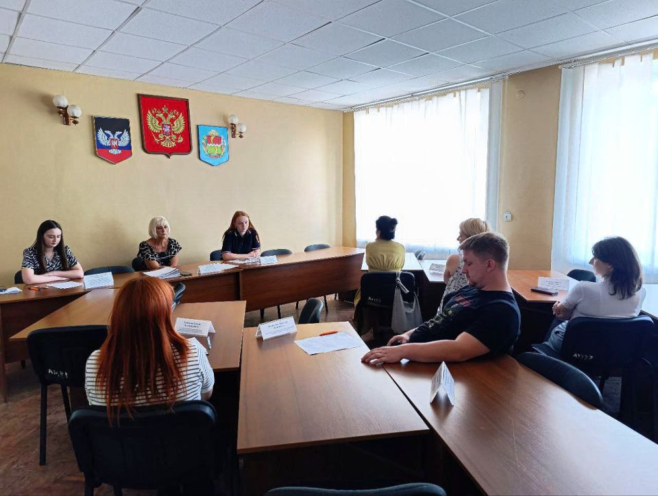 В администрации Амвросиевского муниципального округа состоялось очередное заседание комиссии по делам несовершеннолетних и защите их прав под председательством заместителя председателя комиссии Толок Елены Владимировны В администрации Амвросиевского муниципального округа состоялось очередное заседание комиссии по делам несовершеннолетних и защите их прав под председательством заместителя председателя комиссии Толок Елены Владимировны