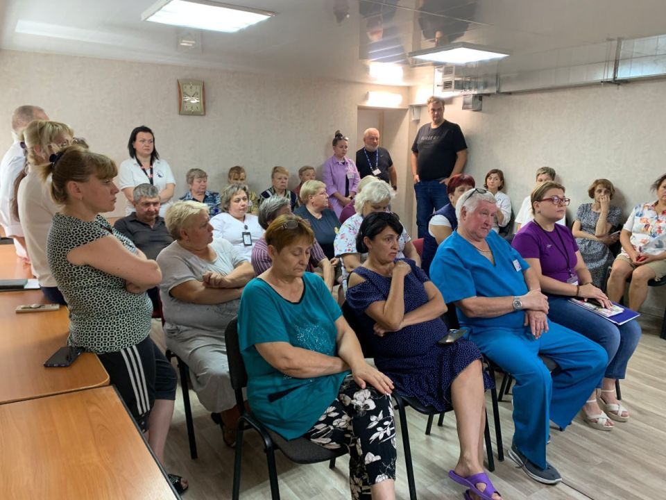 Депутат Юрий Покинтелица вместе с директором Департамента соцзащиты Минтруда ДНР Викторией Пикинер провели встречу с трудовым коллективом ГУП ДНР «Донецкий республиканский протезно-ортопедический центр» Депутат Юрий Покинтелица вместе с директором Департамента соцзащиты Минтруда ДНР Викторией Пикинер провели встречу с трудовым коллективом ГУП ДНР «Донецкий республиканский протезно-ортопедический центр»