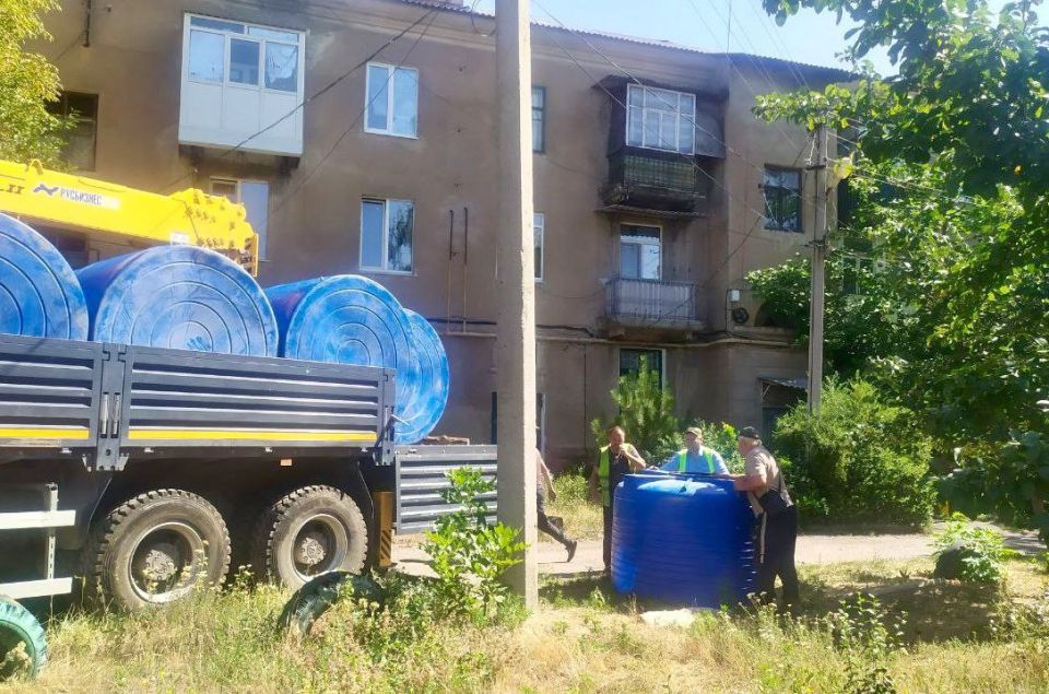 Александр Пеняев: Для смягчения острой ситуации с водоснабжением под личным контролем Главы Донецкой Народной Республики Дениса Владимировича Пушилина администрация Ясиноватского муниципального округа совместно с МУП АГЯ... Александр Пеняев: Для смягчения острой ситуации с водоснабжением под личным контролем Главы Донецкой Народной Республики Дениса Владимировича Пушилина администрация Ясиноватского муниципального округа совместно с МУП АГЯ...
