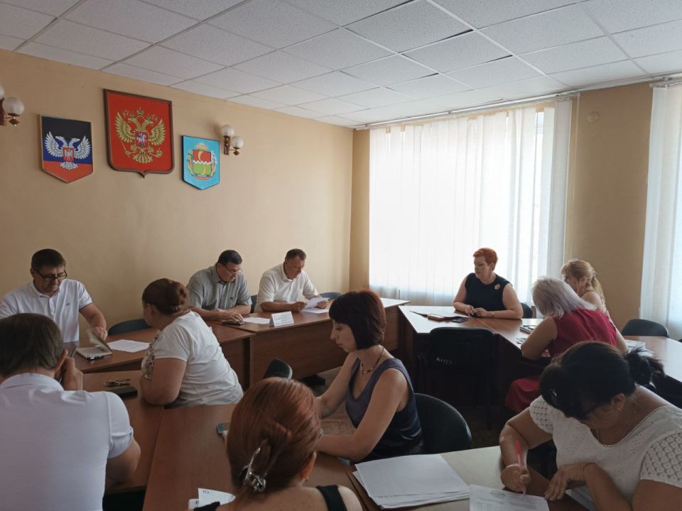 Игорь Лызов: На еженедельном аппаратном совещании с начальниками управлений, отделов, секторов администрации округа, руководителями учреждений, начальниками территориальных отделов рассмотрели актуальные вопросы... Игорь Лызов: На еженедельном аппаратном совещании с начальниками управлений, отделов, секторов администрации округа, руководителями учреждений, начальниками территориальных отделов рассмотрели актуальные вопросы...