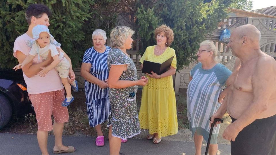 Продолжаются сходы с жителями Ленинского района города Донецка Продолжаются сходы с жителями Ленинского района города Донецка