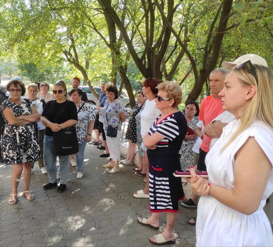 По поручению Главы Донецкой Народной Республики Дениса Пушилина руководитель Управы Буденновского внутригородского района Михаил Меренков провел встречу с жителями, на которой разъяснил дополнительные шаги по преодолению... По поручению Главы Донецкой Народной Республики Дениса Пушилина руководитель Управы Буденновского внутригородского района Михаил Меренков провел встречу с жителями, на которой разъяснил дополнительные шаги по преодолению...