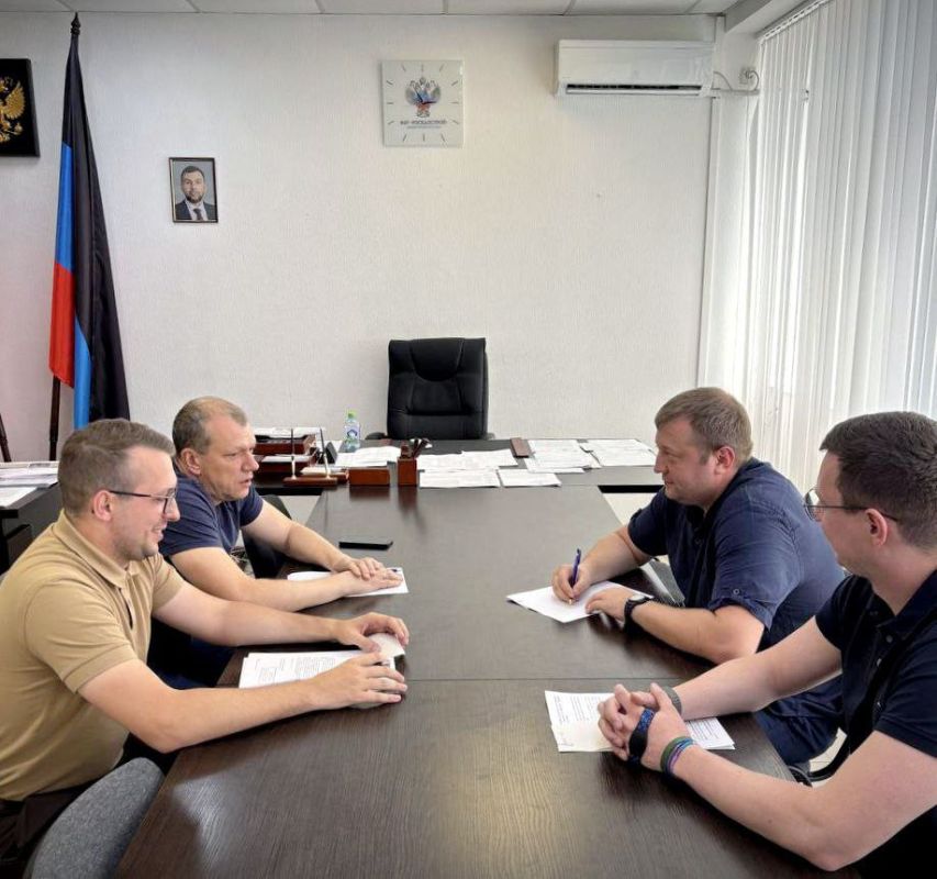 Александр Дудник: Провёл встречу с представителями администрации городского округа Мариуполь, в ходе которой обсудили ряд насущных вопросов
