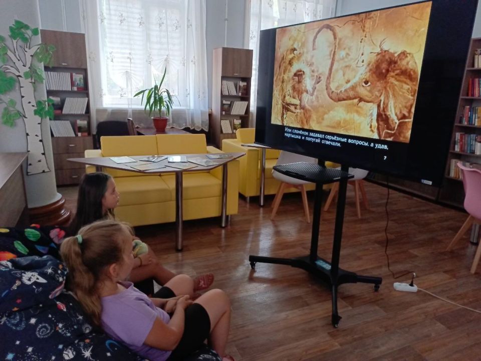 Дружба - это те отношения, в которые человек погружается ещё в детстве Дружба - это те отношения, в которые человек погружается ещё в детстве